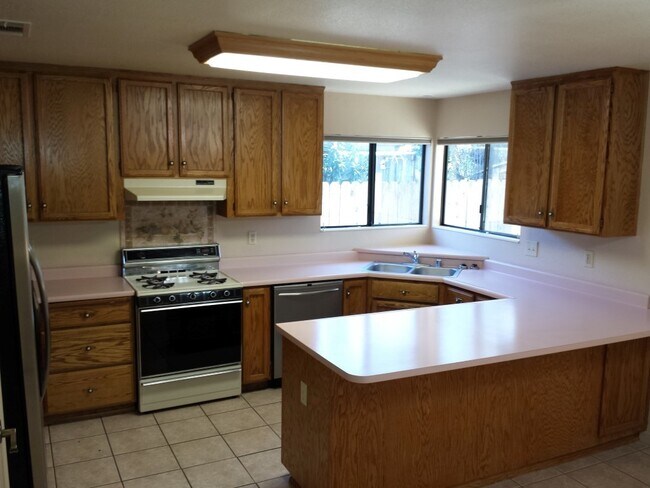 Building Photo - 3 Bedroom Home for Rent in Anderson CA | Large Family Room, 2 Car Garage, Pet Friendly
