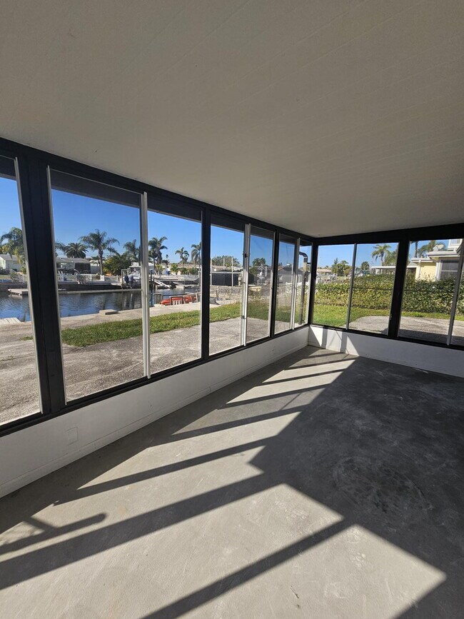 Building Photo - 2 bed, 2 bath waterfront retreat!