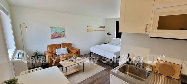 Primary Photo - 923 E Central Entrance