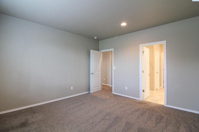 Building Photo - West Pasco 3 bed/2 bath Home