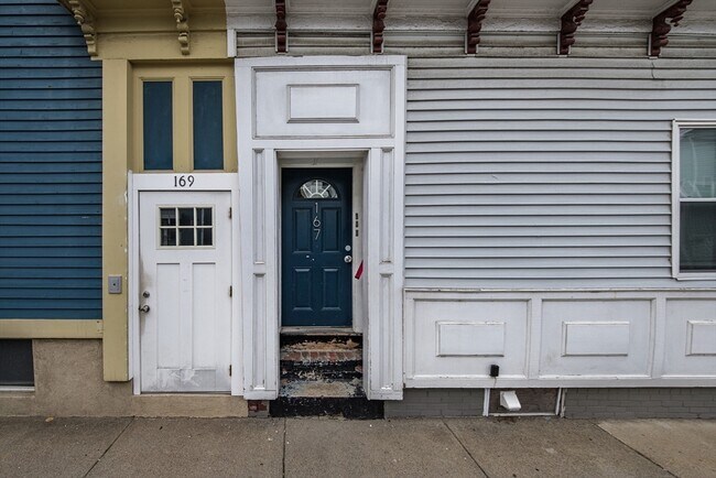 Building Photo - 167 O St