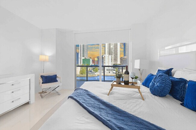 Building Photo - 2602 E Hallandale Beach Blvd