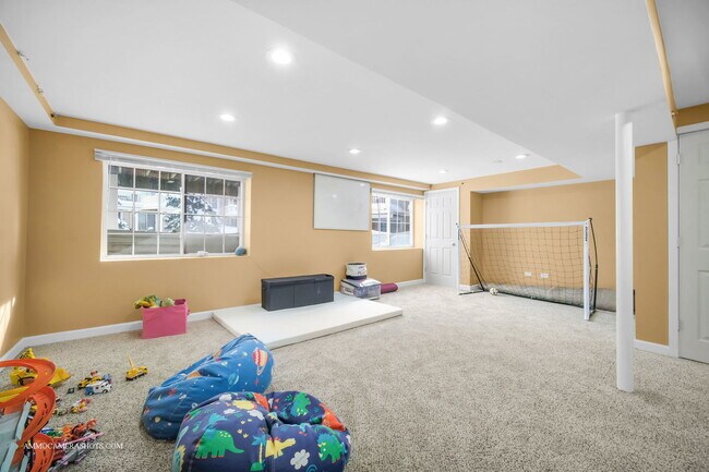 Building Photo - 369 Vaughn Cir