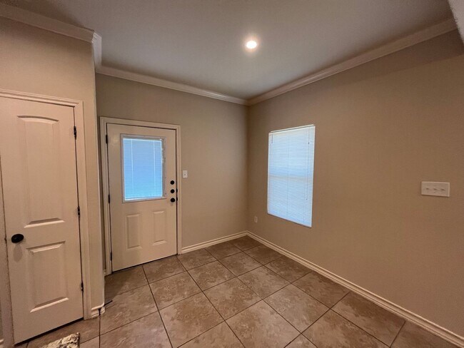 Building Photo - 7011 Micayla Cv