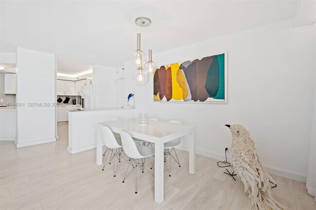 Building Photo - 9511 Collins Ave