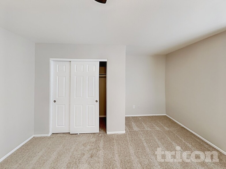 Building Photo - 5686 Diamond Palm Ct