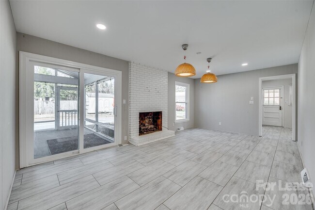 Building Photo - 1615 Tillman St