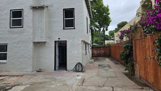 Building Photo - 1346 Redwood St