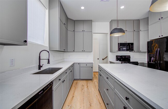 Building Photo - 1508 McKee St