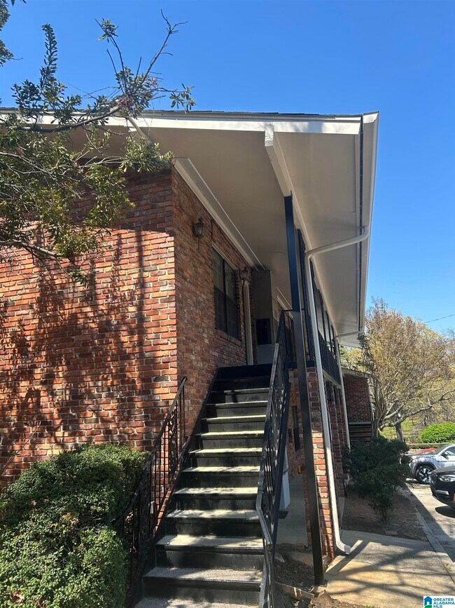 Building Photo - 2727 Highland Ave