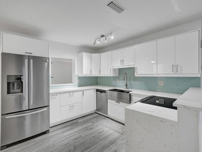 Building Photo - Gorgeous New 3 bedroom 2  bath - one Story home in Oakland Park