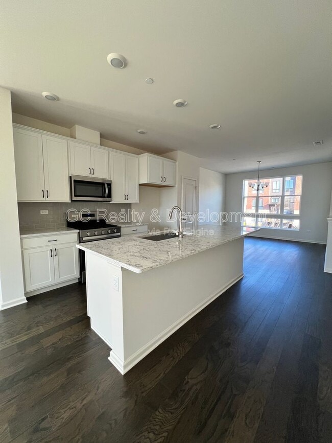 Building Photo - 1265 Lakepointe Dr