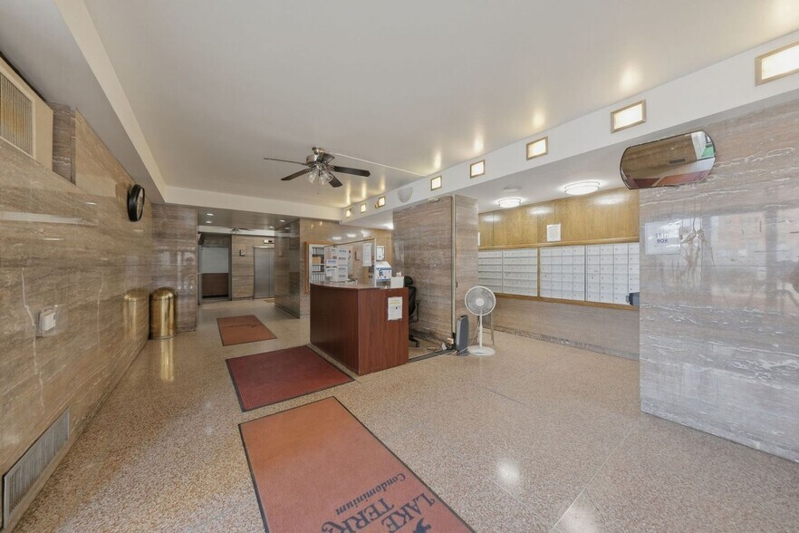 Building Photo - 7337 S South Shore Dr