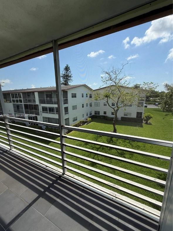 Building Photo - 165 Fanshaw D