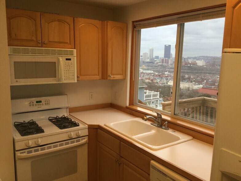 Building Photo - 2309 Wellington St