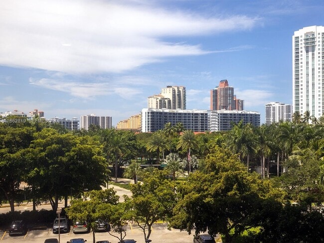 Building Photo - 18181 NE 31st Ct