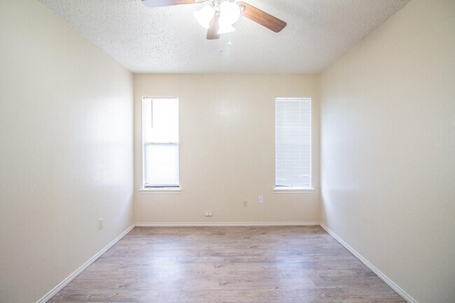 Building Photo - 15 Wagnon Dr