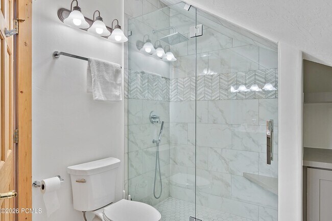 Building Photo - 948 S Foothill Dr