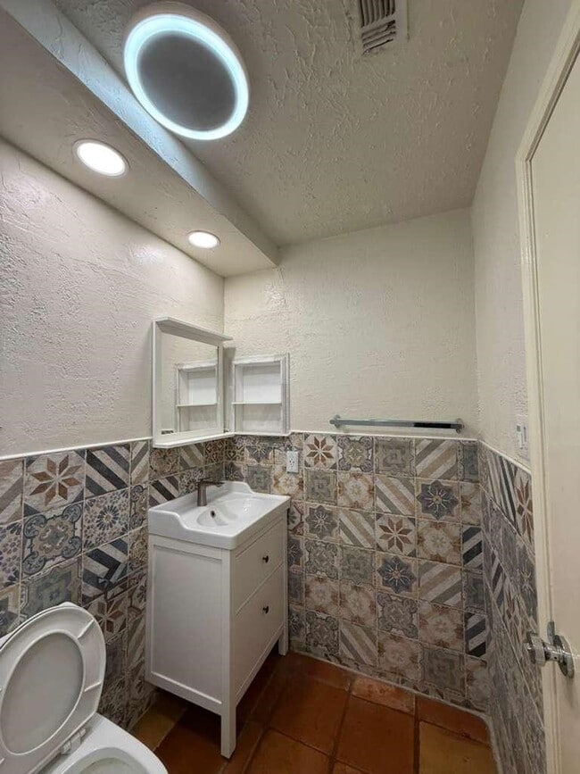 Building Photo - 22538 Market Square Ln