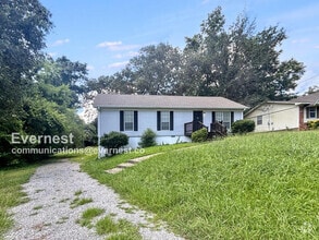 Building Photo - 704 Robin Rd