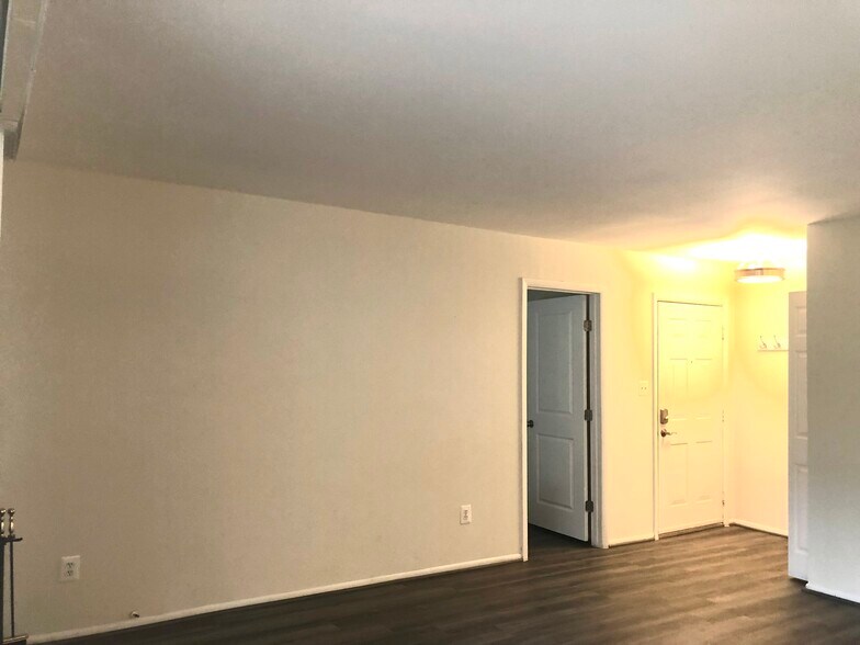 Living Room Long View - 1734 Ascot Way