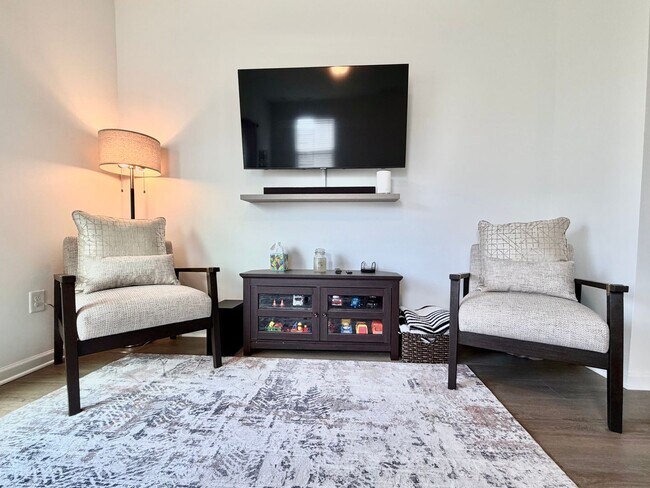 Building Photo - Fully Furnished 2BR/3.5BA Townhome with Garage — Minutes from Downtown Raleigh