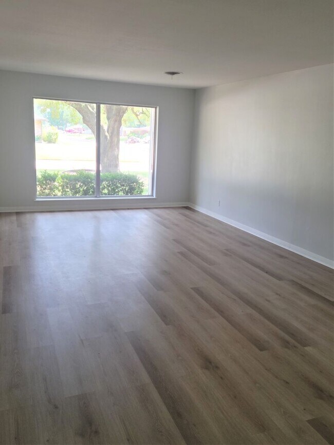 Building Photo - 3550 Lazy Ln