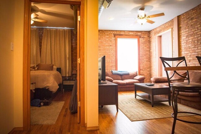 Building Photo - 1 bedroom in Chicago IL 60613
