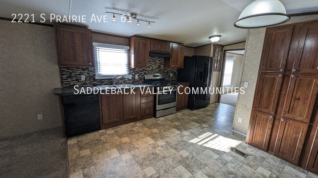 Primary Photo - 2221 S Prairie Ave