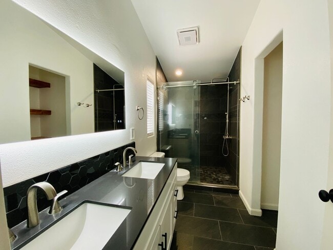Building Photo - Charming Country Property with Option to L...