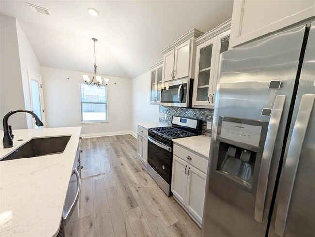 Building Photo - 18637 Como Dr