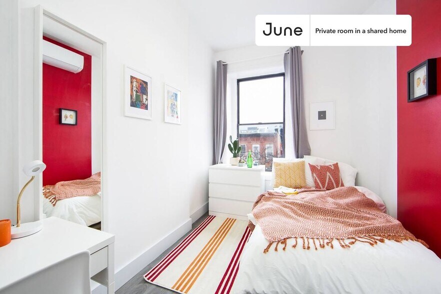Building Photo - Cute Private ROOM in Fort Greene