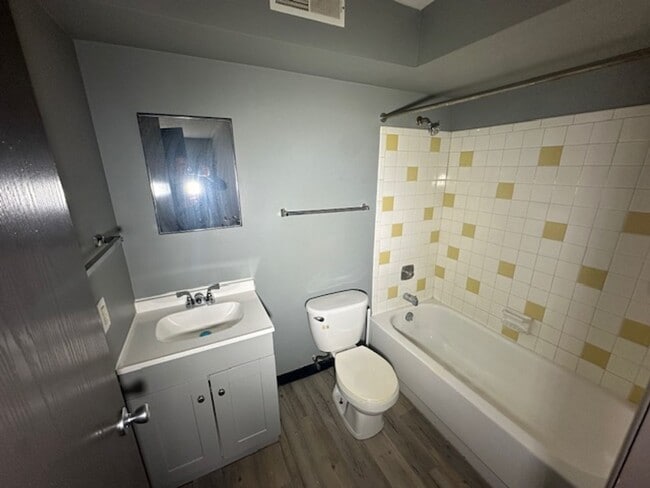 Building Photo - Section 8 Vouchers accepted for 1 Bedroom ...