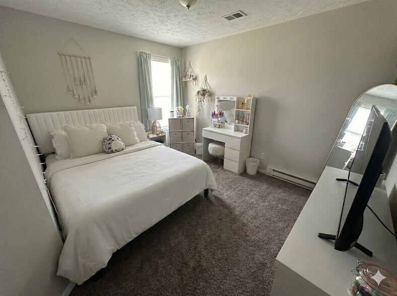 Building Photo - 1641 Olympus Dr