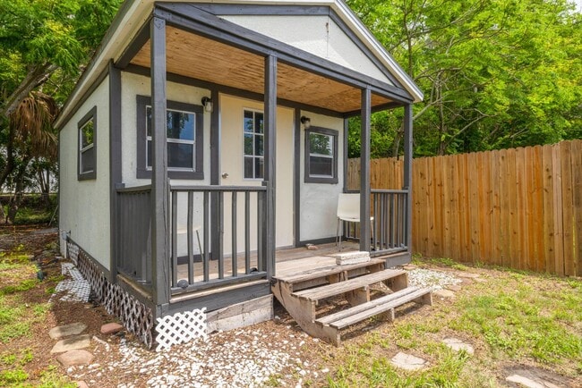 Building Photo - 3304 Bluebird Dr