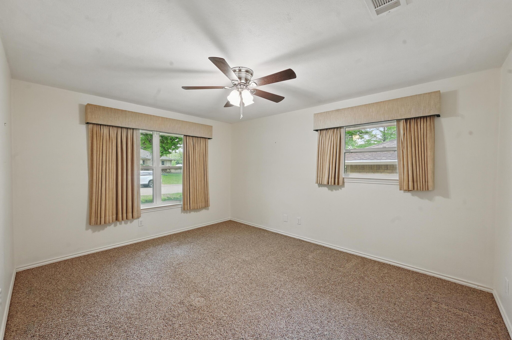 Building Photo - 2221 Prince John Dr