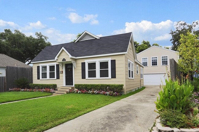 Primary Photo - 926 Dorothy St