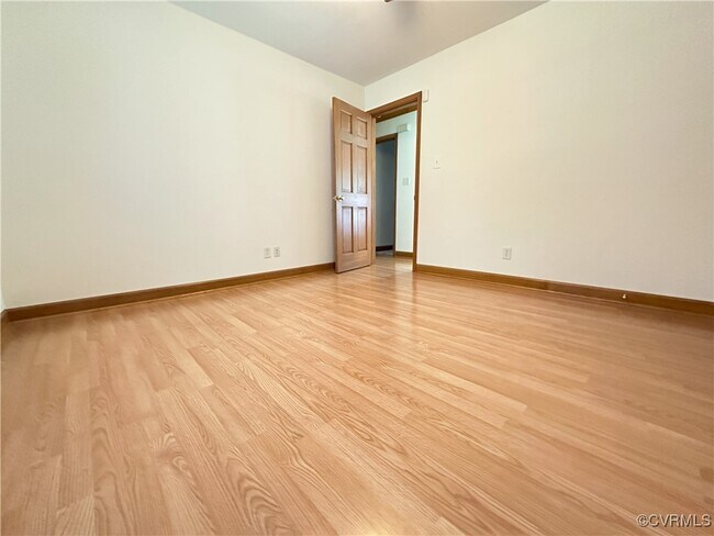 Building Photo - 16421 Chinook Dr