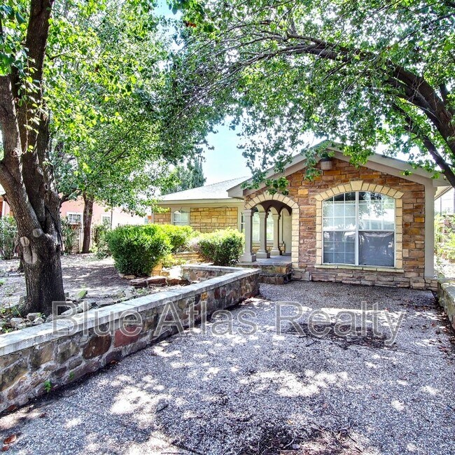 Primary Photo - 7838 Maxwell Ave