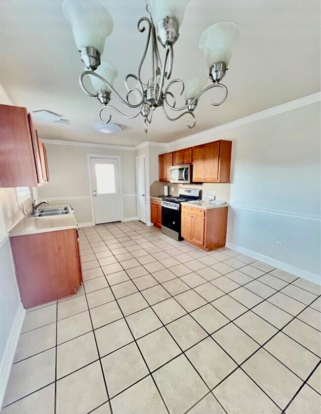 Building Photo - 1614 York Creek Dr