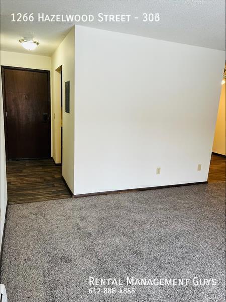 Building Photo - Quiet 1 bedroom with Carpet