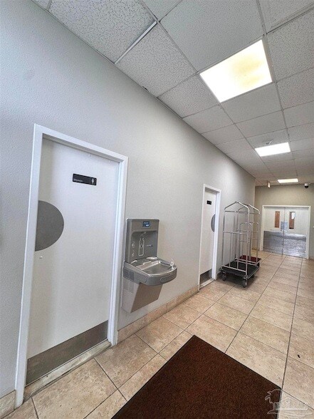 Building Photo - 825 Bayshore Dr