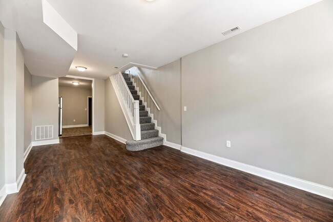 Building Photo - 2 Bedroom Rowhome- Baltimore City