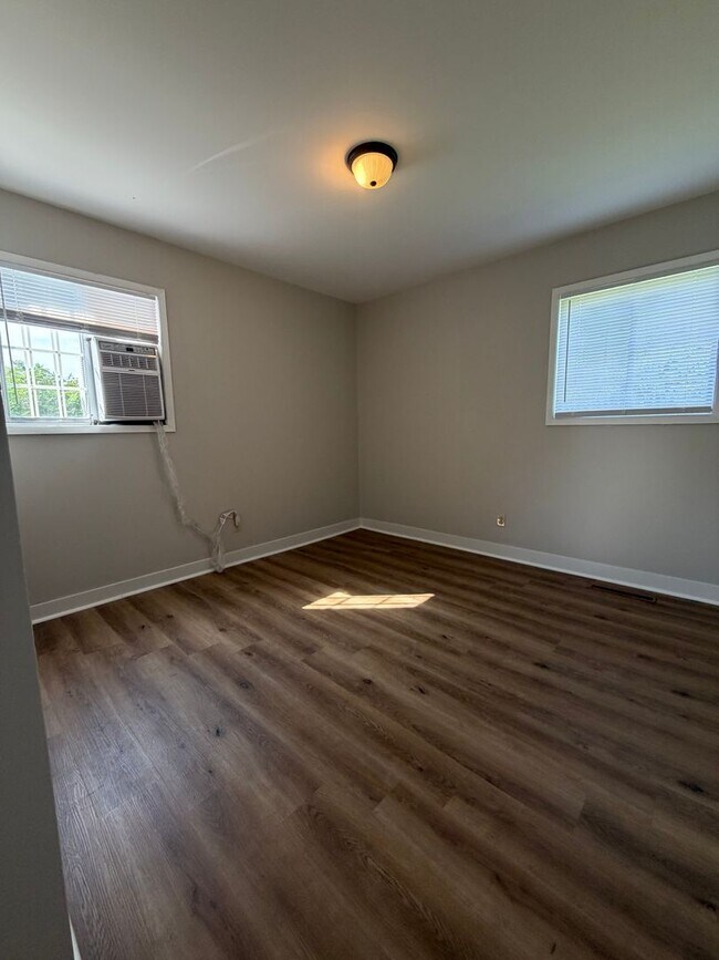 Building Photo - 3 Bedroom in Frankfort!