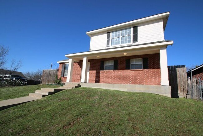 Building Photo - Upgraded 3BR Home | Granite Kitchen, High Ceilings & Gated Backyard | Minutes to Downtown Fort Worth