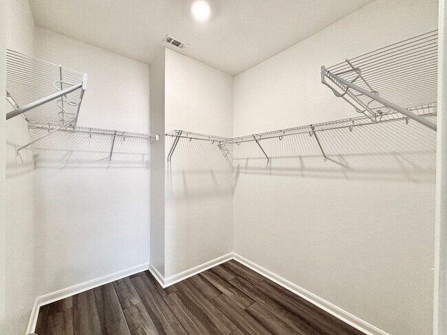 Building Photo - 5227 Hickory Pl