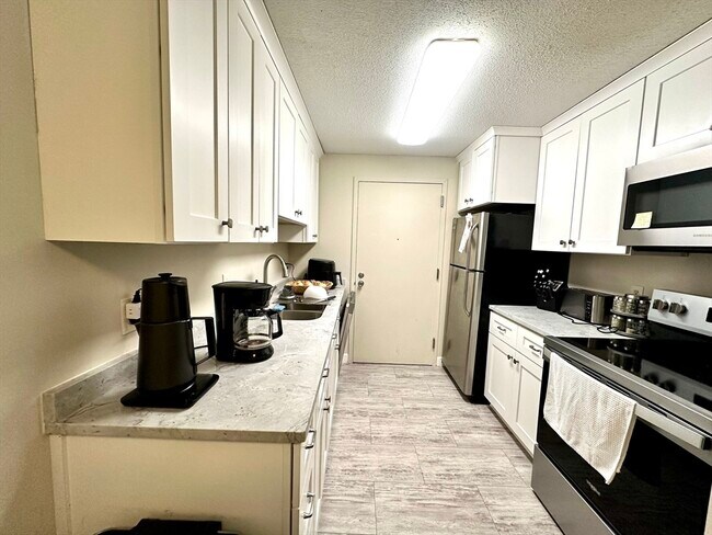 Building Photo - 52 Silver Hill Ln