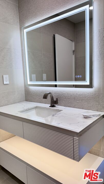 Building Photo - 414 N Palm Dr