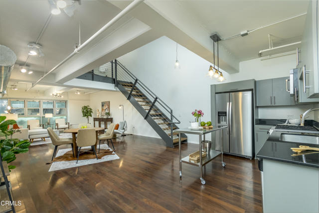 Building Photo - 510 S Hewitt St