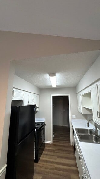 Building Photo - 2910 Sheana Way